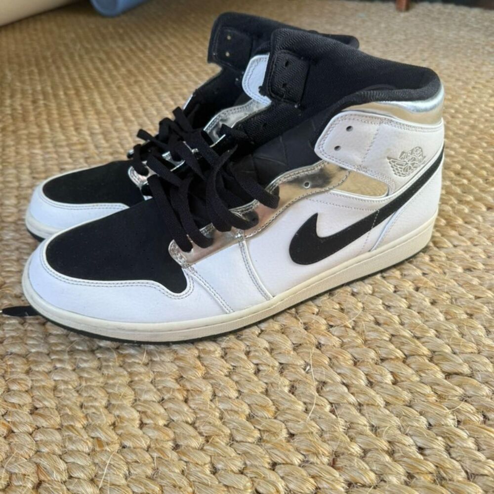 Jordan Men's Black and White Trainers